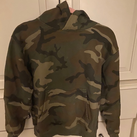 Selling this sweater because i’ve grown out of the colour!! Great condition! - Picture 3 of 3